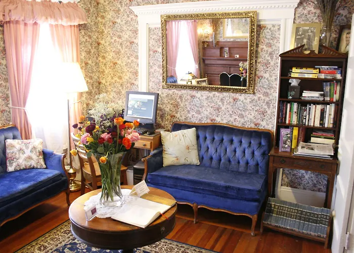 Coolidge Corner Guest House: A Brookline Bed And Breakfast