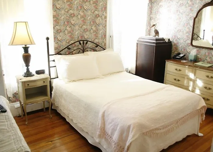 Coolidge Corner Guest House: A Brookline Bed And Breakfast